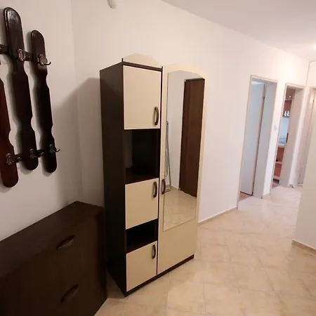 Lovely Home, Very Good Located! 아파트 *
